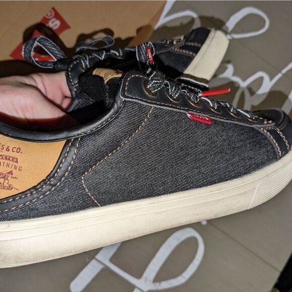 New in the box Men's Levis size 8 tennis shoes - Picture 10 of 12